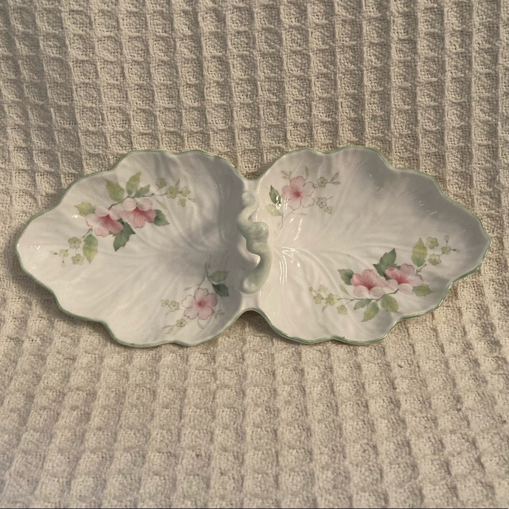 Staffordshire Elizabethan Hand Decorated Fine Bone China Trinket Dish England